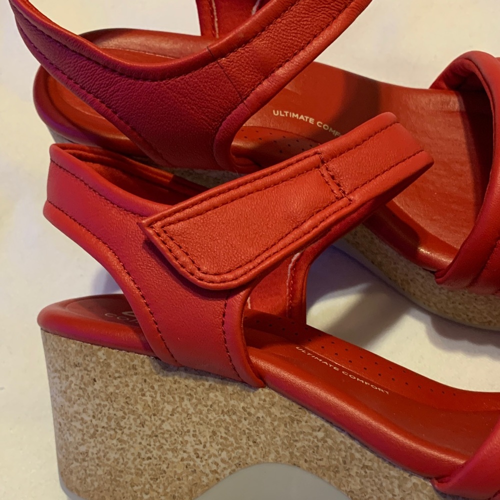 Clarks Women's Bold Red Sandals - Picture 4 of 8